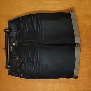 Time and True stretch denim shorts size 12